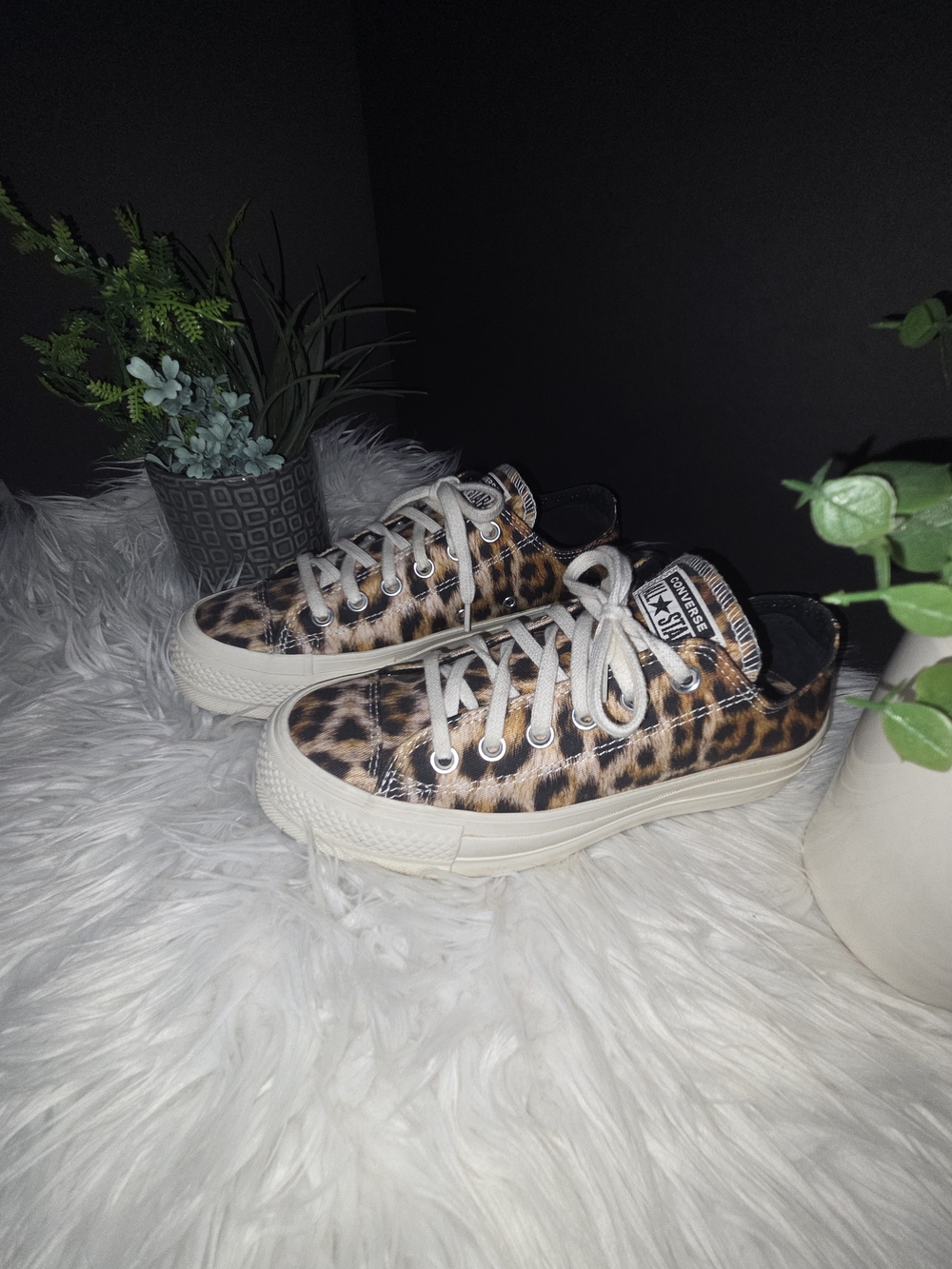 Chuck Taylor Leopard Print Platform Low Tops Lace-Up Sneakers - Women Size 7 - Picture 8 of 12